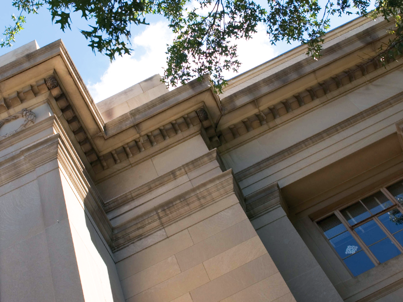 Laboratory for Information and Decision Sciences (LIDS)