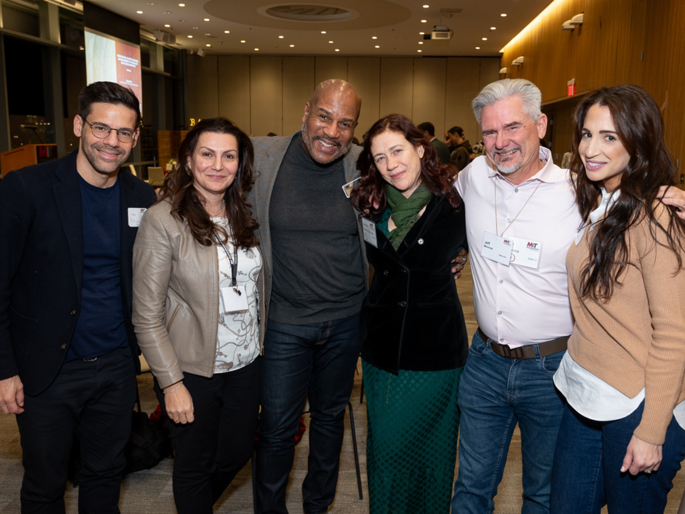 MIT Sloan alumni pose for a photo at a Dean's Circle event