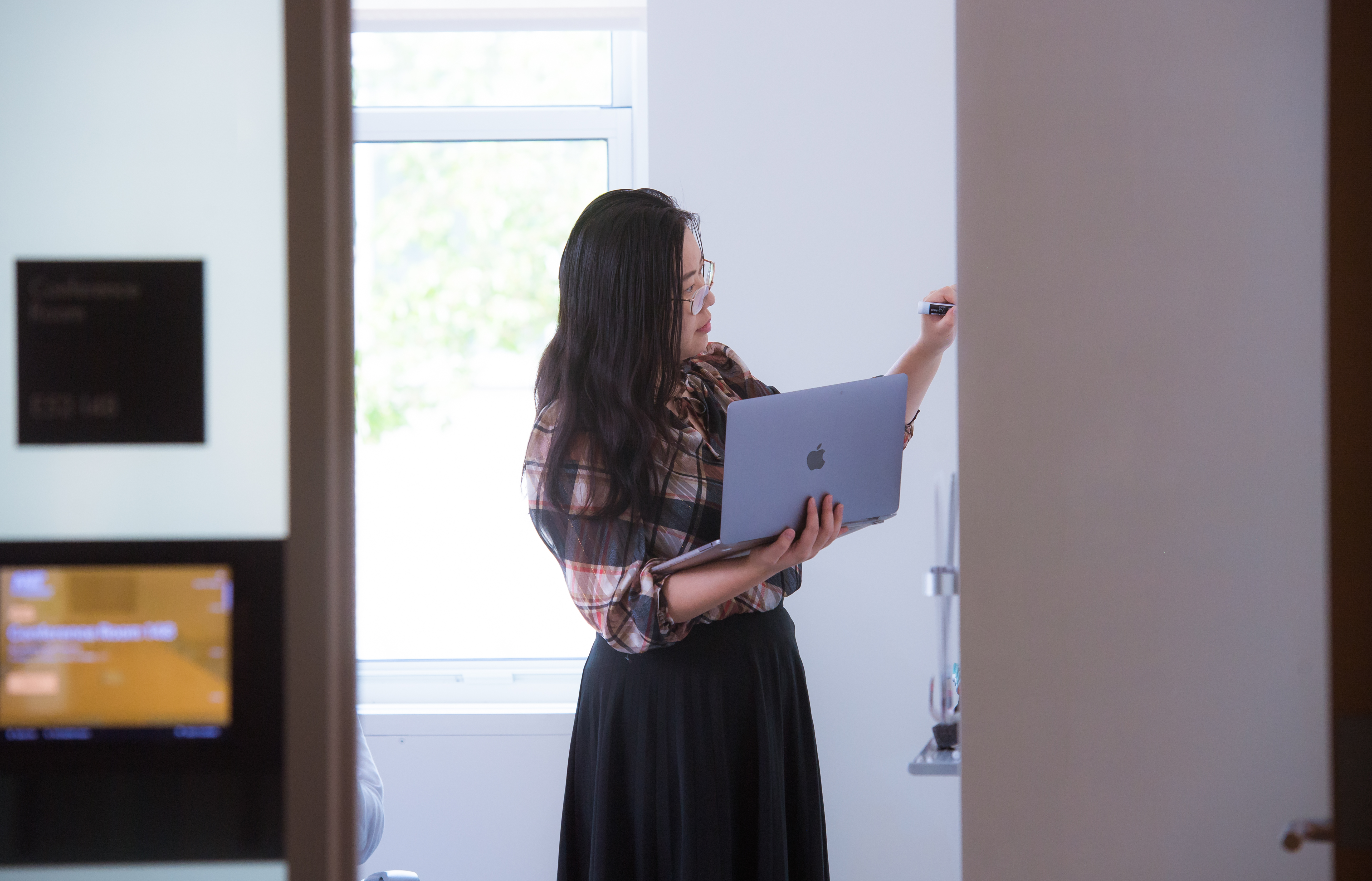 Econ. Soc. Tile Photo