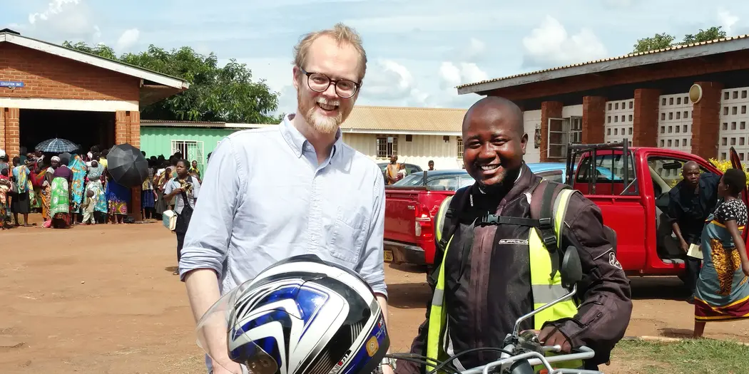 Jónas Oddur Jónasson and a Rainbow Transport courier.