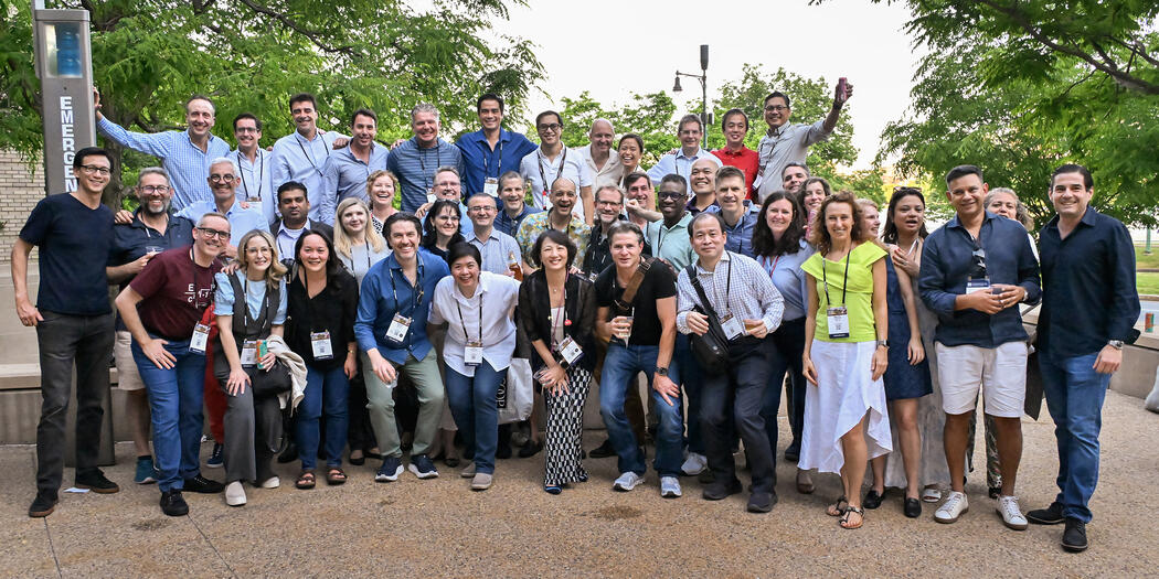 Reunion 2024 alumni gather together for a photo