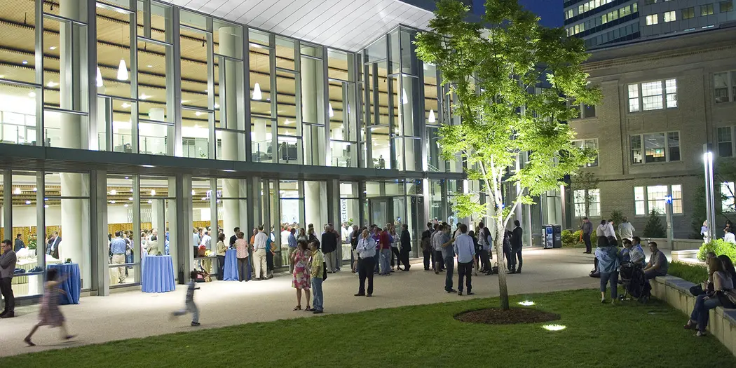 Reunion attendees gather in MIT Sloan garden.
