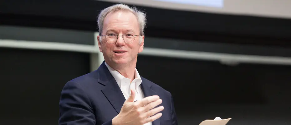 Eric Schmidt presenting in a classroom