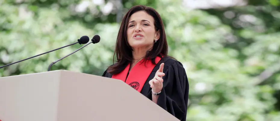 Sheryl Sandberg giving MIT's 2018 commencement address