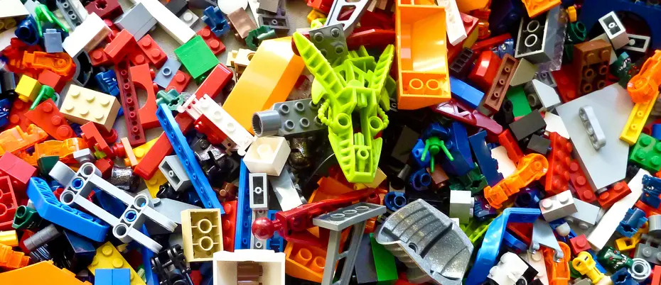 Various mix of lego parts