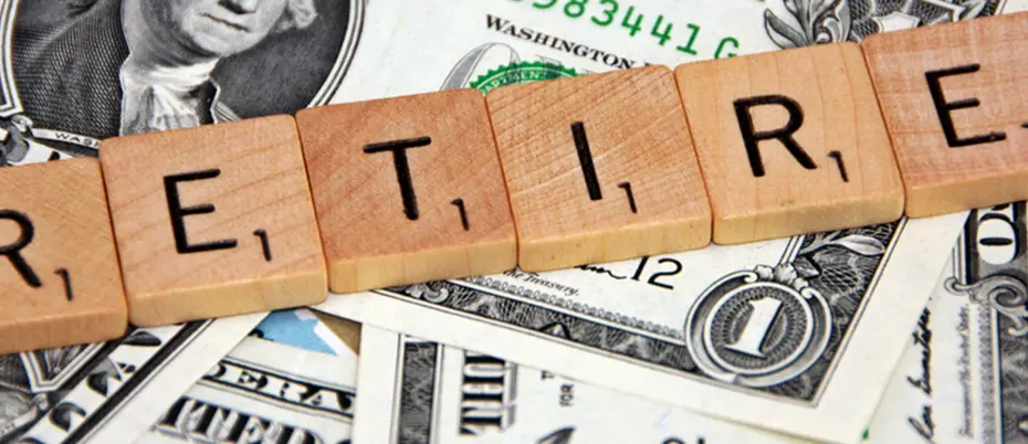 Scrabble letters spelling out "retire"