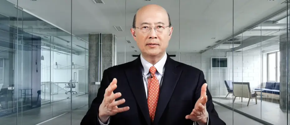 Screenshot of MIT Sloan Prof. Andrew Lo explaining his online teaching methods in a video.