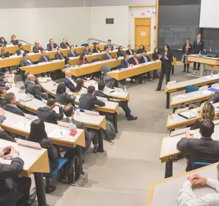 students in the classtroom 