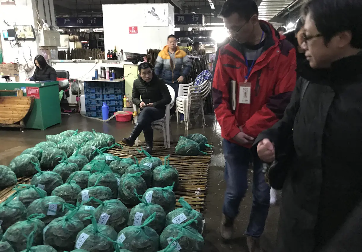FSAS team visiting Chinese wet market