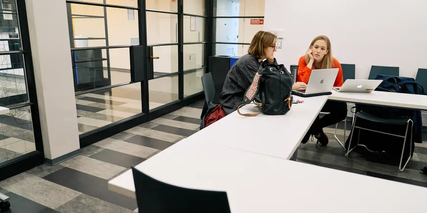 Elisa meets with Isabel Waitz, who’s working with her in the MIT Cyberclinic.