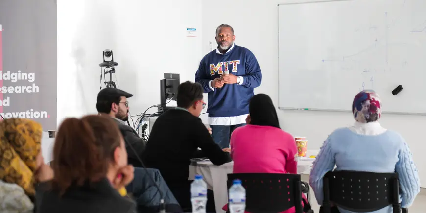 Philip Rigueur presenting to scientists