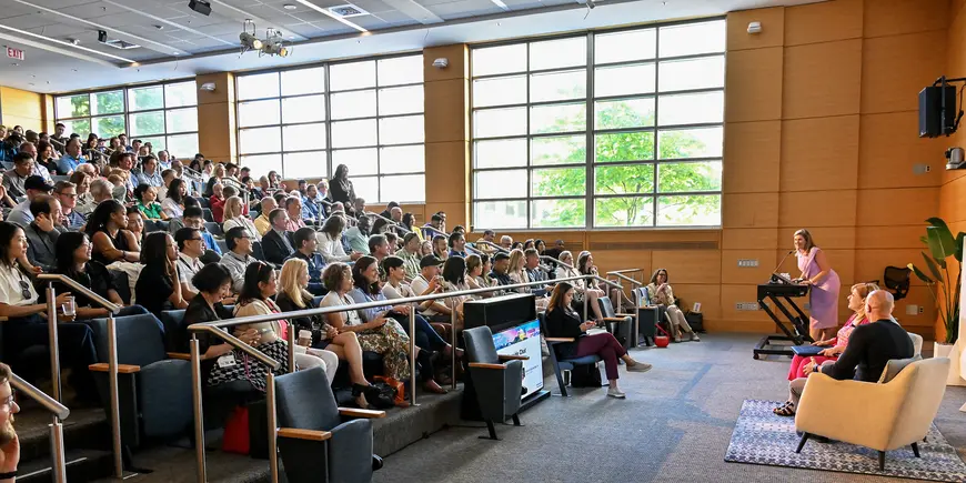 The MBA Class of 2004 was well-represented at the fireside chat.