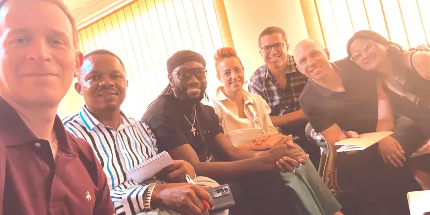 Group photo of students and hosts.