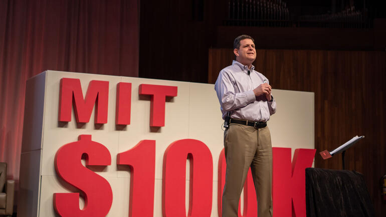 Professor Scott Stern speaks at the 2019 MIT $100k Entrepreneurship Competition