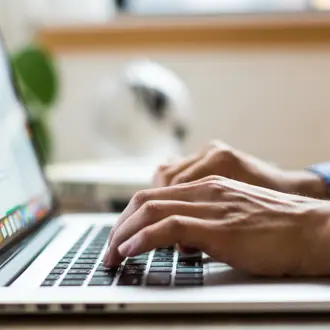 Person with Mac laptop