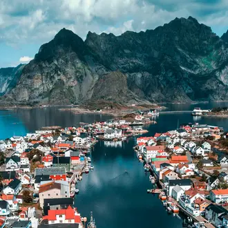 Image of a Norwegian town with mountains in the background