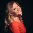 Headshot of Caitlin Owens, health care reporter at Axios.