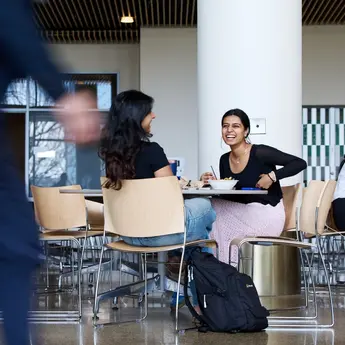 Students socialize in MIT Sloan cafeteria
