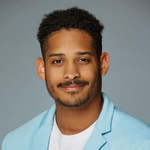Professional photo of Stwart Pena Feliz